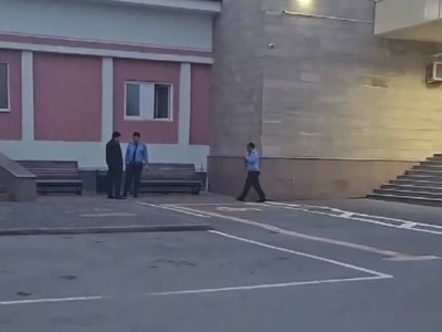 Блогер прокурорды шыр айналдыра қуды.