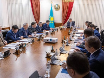 Олжас Бектенов Активтерді қайтару мәселелері жөніндегі комиссия отырысын өткізді.