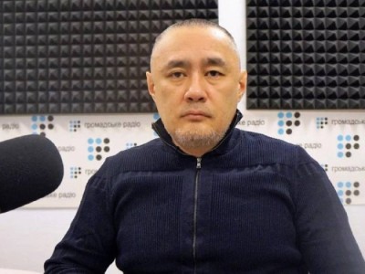 Киевте қастандық жасалған журналист Айдос Садықов қайтыс болды.