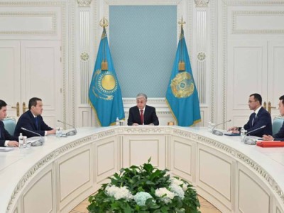 Тоқаев Мәжілісті тарату және мәслихаттардың өкілеттігін мерзімінен бұрын тоқтату жөнінде кеңес өткізді.
