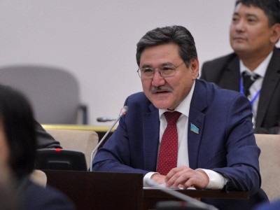 Революциялық шешім.