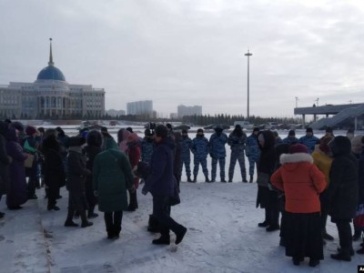 Нұр-Сұлтанда 50-ден астам әйел нарзылыққа шықты.