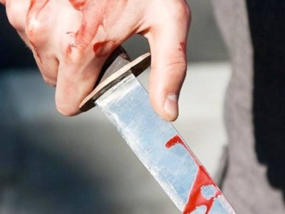 Еркек бұрынғы әйелін балаларының көзінше пышақтап өлтірді.