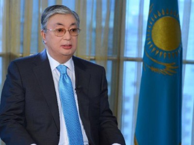 Тоқаев шетел басылымына Назарбаевтың бейнесінде елдің әкесін көретінін айтты.