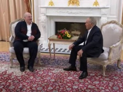 Лукашенко Назарбаевпен жолықты.