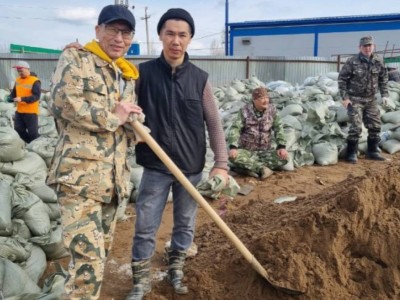 Еріктілер Ақтөбедегі 50 үйдің 30-ын су тасқынынан құтқарып қалды.