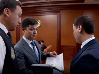 Антикор шенеунікті жиналыста отырған жерінен ұстап әкетті.