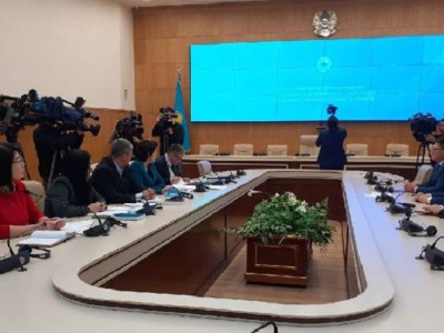 Оппозиция өкілі сайлау комиссиясына құжатын тапсырды.