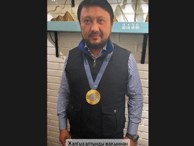 Сметовтің алтын медалін Тазабеков тағып жүр….