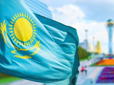 Тұңғыш президент күні алынып тасталды.