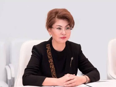 Аида Балаева журналистердің сынына жауап берді.