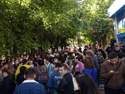 «Қазпошта» қызметкерлері наразылыққа шықты.