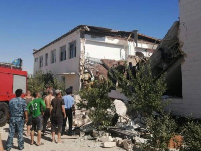 Үш адам мерт болды: Ақтауда қираған абақты астында қалған тағы бір сотталушы хәл үстінде жатыр.