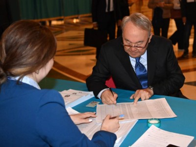 Назарбаев дауыс берді.