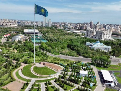 Қасым-Жомарт Тоқаев Мемлекеттік ту көтеру рәсіміне қатысты.