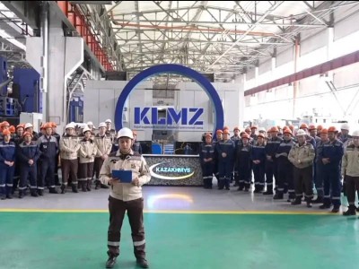 Көлік құрастыру зауытының жұмысшылары утильалымды алып тастауға қарсы шықты.