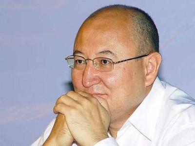Бүгін марқұм саясаткер Алтынбек Сәрсенбайұлының туған күні.