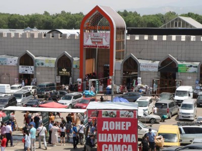Барахолкаға күзетші болу үшін сүреден емтихан тапсырасың.
