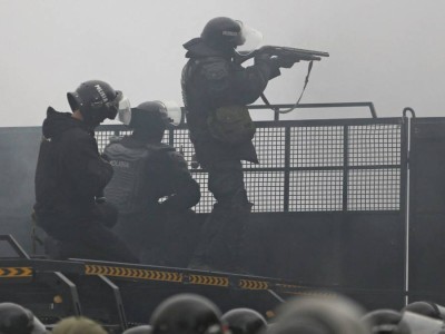 «Нағыз билік погон таққандарда».
