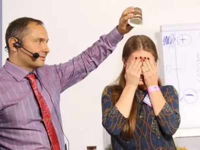 Ресейлік тренер қазақ қыздарын нәзік болуға үйретпек.