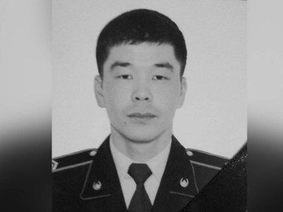 Өз-өзіне қол жұмсамақ болған әйелді құтқарам деп суға батқан полицей көп балалы отбасының жалғыз асыраушысы болған.