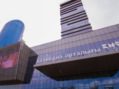 Астанадағы «Қазмедианың» алдында ер адам газ баллон жармақшы болған (видео).