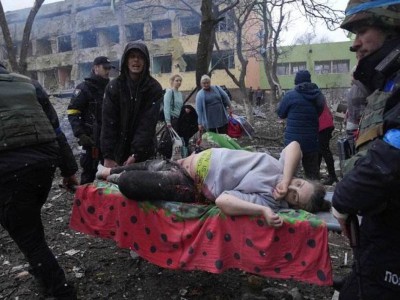 Ресей Мариупольде перзентханаға әуеден шабуыл жасаған.