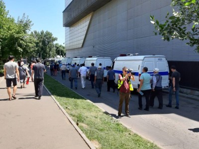 Полиция «заңсыз митингіге шақырған» оннан аса адамды ұстады.