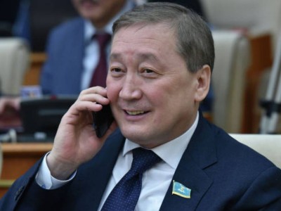 Министр Сапархан Омаров жер сатуды қолдайды.