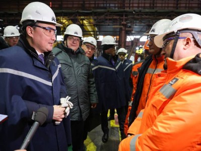 Олжас Бектенов Qarmet металлургиялық комбинатының өндірістік цехтарына барды.