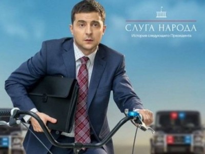 Украинадағы президенттік сайлау алдындағы сауалнамаларда шоумен Зеленский көш бастады.
