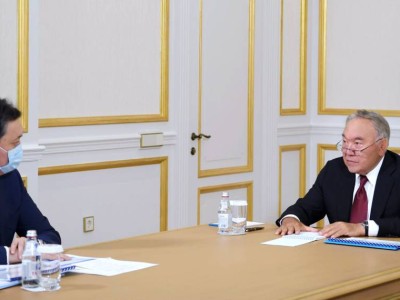 Назарбев пен Мамин экономиканың қалай дамып жатқан талқылады.