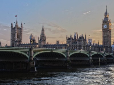Ұлыбритания парламенті Тереза Мэйге сенім білдірді.