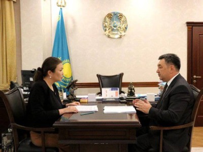 Дархан Қыдырәлі балалар омбудсмені Динара Зәкиевамен кездесті.