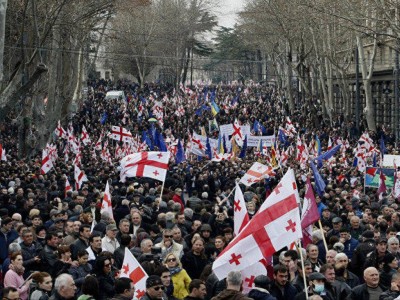 Грузияда мыңдаған адам митингіге шықты.
