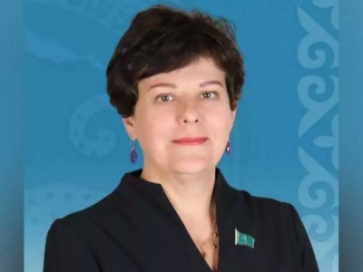 Анна Башинская депутаттық мандатынан бас тартты.