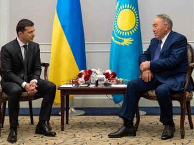 Назарбаев Зеленскиймен кездесті.