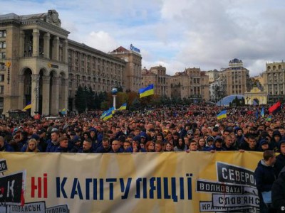 Украинада он мыңға жуық адам митингіге шықты.