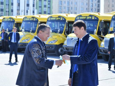 Түркістан облысының мектептеріне 71 жаңа автобус тапсырылды.