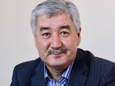 Әміржан Қосанов азаматтармен кездесіп, сайлау жайлы сөйлесіп жатыр (видео).