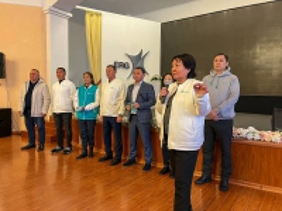Кандидаттар жұмысшылармен және студенттермен кездесті.