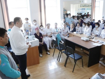 «Amanat» партиясынан депутаттыққа кандидаттар Петропавлдағы үшінші емхана қызметкерлерінің сұрақтарына жауап берді.