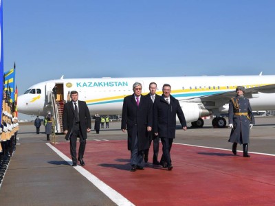 Ресейдің президент Тоқаевты күтіп алуы: Ресей Қазақстанды қорлап отыр ма?.
