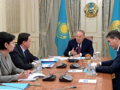 Назарбаев: Көпбалалы отбасылар, табысы төмен адамдар 1 сәуірден бастап әлеуметтік көмек алуы керек.