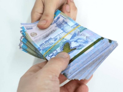 Шымкентте полиция қызметкері 2 млн теңге пара алды деген күдікке ілінді.