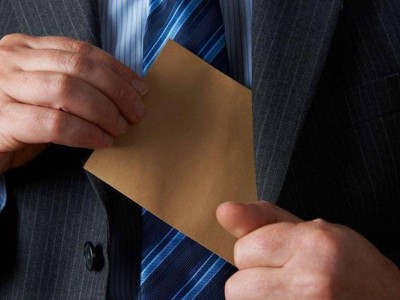 Боранбаевтың туысы ҚМА қызметкерлеріне пара ұсынған.