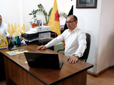 Кандидаттар кәсіподақтар кездесулер өткізіп жатыр.