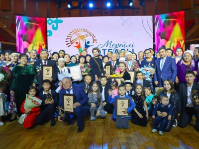 Республика күні қарсаңында «Мерейлі отбасы» Ұлттық конкурсының лауреаттары марапатталды.