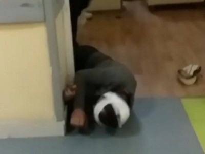 Науқасты аяусыз тепкінің астына алған дәрігердің ісі бойынша сотқа дейінгі тергеу амалдары жүргізілуде.