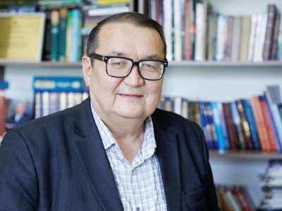 Мемлекет қол ұшын созып жатыр – профессор.